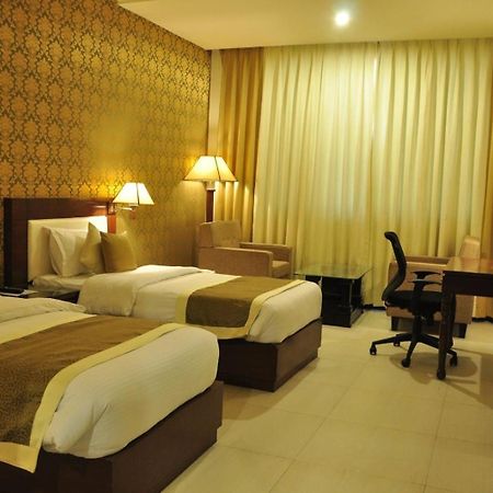 Hotel Devashish Haldwāni Eksteriør billede