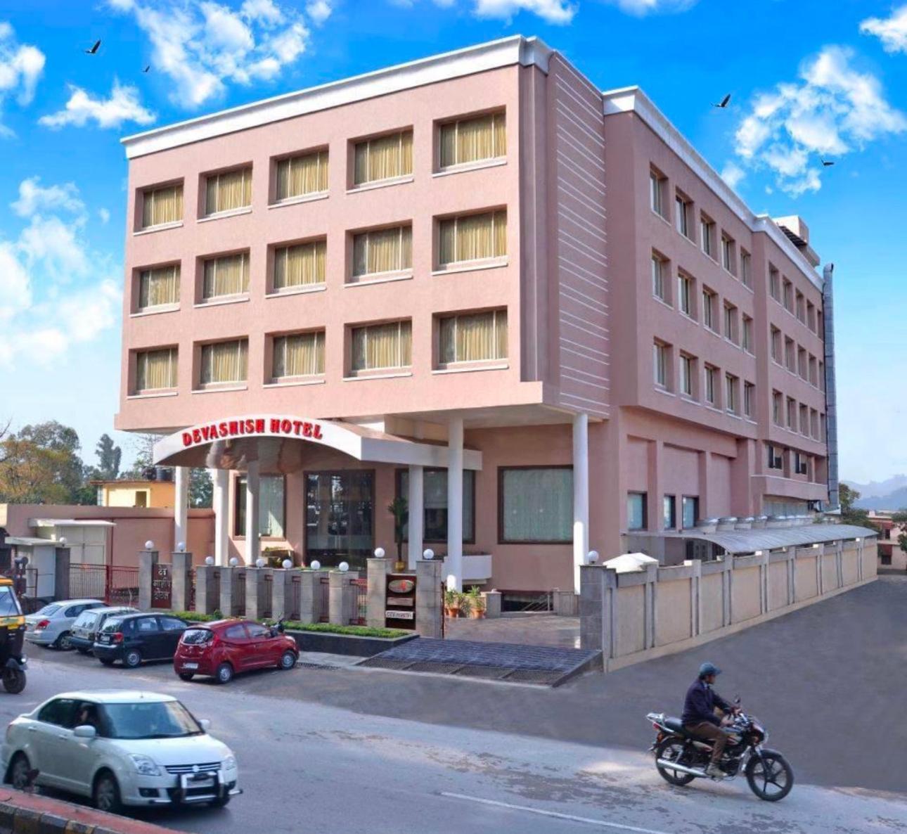 Hotel Devashish Haldwāni Eksteriør billede